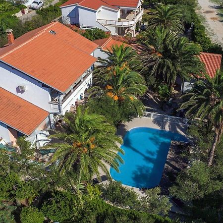 Beach Boy & Pool Girl Apartments Vir Ngoại thất bức ảnh
