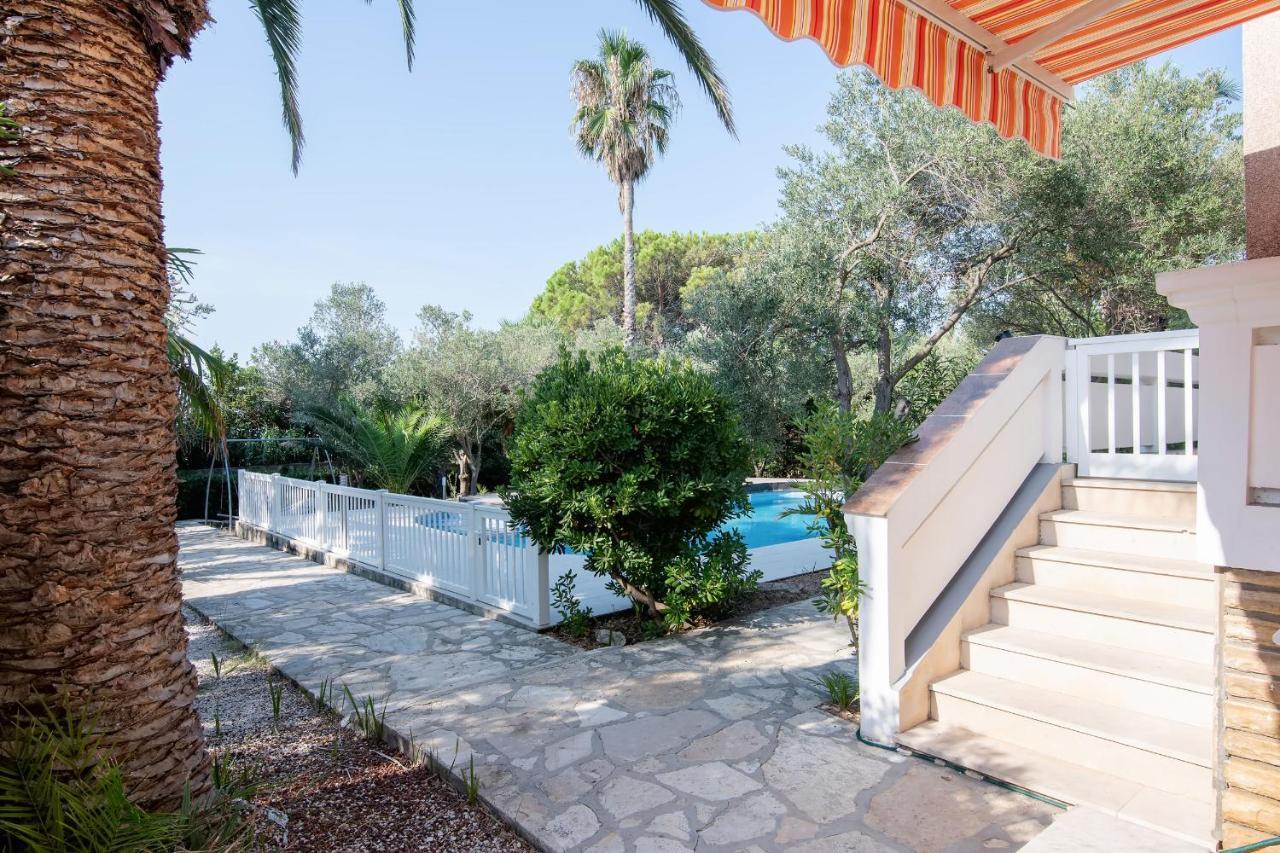 Beach Boy & Pool Girl Apartments Vir Ngoại thất bức ảnh