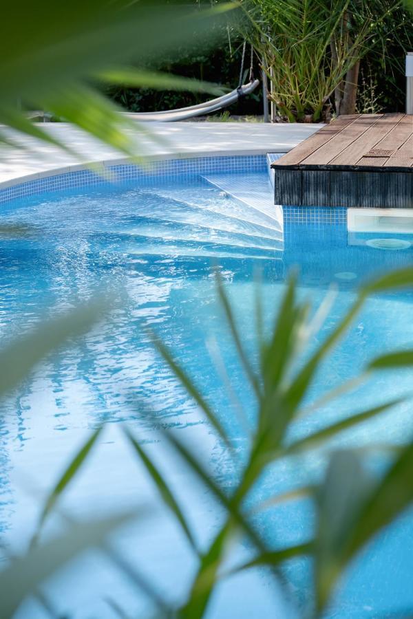 Beach Boy & Pool Girl Apartments Vir Ngoại thất bức ảnh