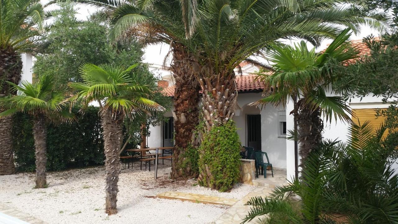 Beach Boy & Pool Girl Apartments Vir Phòng bức ảnh